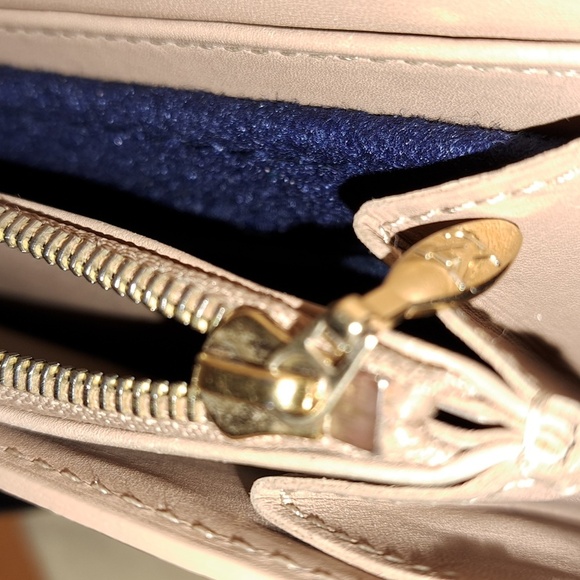 Louis Vuitton Vernis Sarah Wallet EUC - Picture 12 of 17